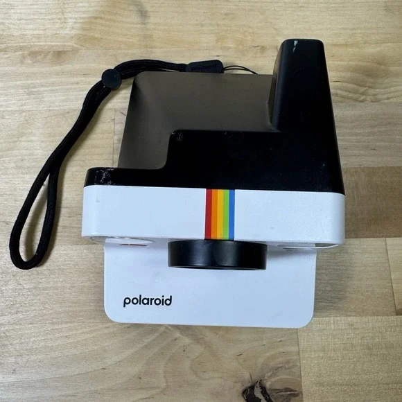Polaroid Now 2nd Generation I-Type Instant Film Camera w/ 40 Film Black & White - Picture 6 of 13